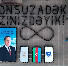Курсанты полиции провели флешмоб, посвященный 103-й годовщине со дня рождения Гейдара Алиева