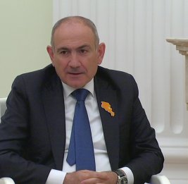 Пашинян не участвовал в возложении цветов и венков к мемориалу в Ереване