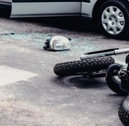 На автодороге Новханы - Пиршагы автомобиль столкнулся с мотоциклом: есть погибший