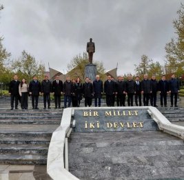 
В Турции почтили память Гейдара Алиева