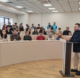 
Фестиваль WUF13 в Ханкенди: в Карабахском университете организована инфосессия