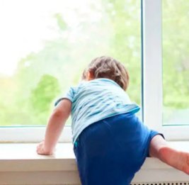 
В Тертере 2-летний ребенок погиб, упав с 4-го этажа
