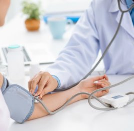 
Медицина без людей не работает: как вернуть смысл ОМС и перестать экономить на качестве