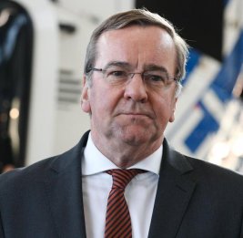 Глава Минобороны Германии назвал обманом слова Путина