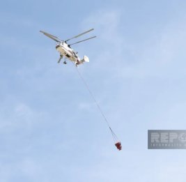 
Вертолеты МЧС сбросили 150 тонн воды на пылающий склад в Локбатане