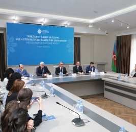 Баку формирует модель мира