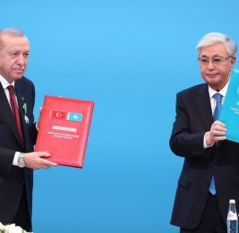 
Казахстан и Турция подписали Декларацию о вечной дружбе