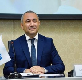 Глава AYNA предпочитает метро и недоволен давками в общественном транспорте