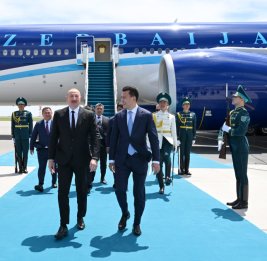 Президент Ильхам Алиев прибыл с рабочим визитом в Казахстан