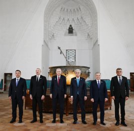 Президент Ильхам Алиев и другие участники неформального Саммита ОТГ ознакомились с рядом культурных объектов в Туркестане