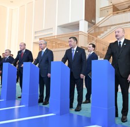 Президент Ильхам Алиев и другие участники неформального Саммита ОТГ приняли участие в церемонии закладки фундамента Центра тюркской цивилизации