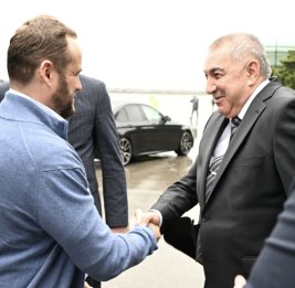 
Заместитель премьер-министра Украины прибыл с визитом в Азербайджан