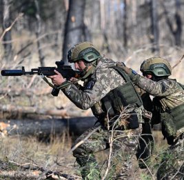 
Российские солдаты продолжают массово гибнуть. А Украина начала отбивать территории