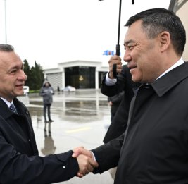 
Президент Кыргызстана Садыр Жапаров прибыл с визитом в Азербайджан