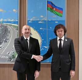 
Президент Ильхам Алиев встретился с Премьер-министром Грузии