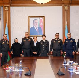 Министр обороны вручил медали семьям Национальных героев