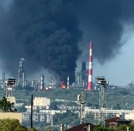 
Удар по России: крупный пожар на нефтезаводе, есть погибшие