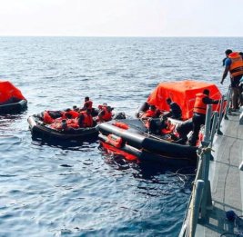 
Иранские моряки на свободе