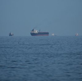 
ВМС КСИР: через Ормузский пролив за сутки прошли 25 судов
