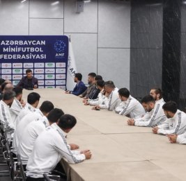 
Президент Федерации мини-футбола Азербайджана встретился с членами национальной сборной