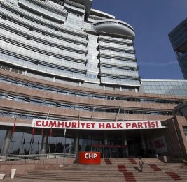 
В Турции в связи со вмешательством в голосование на съезде партии CHP арестованы 9 подозреваемых