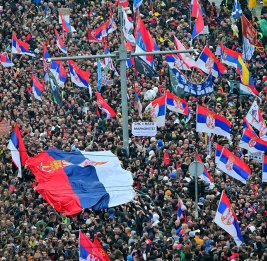 В Сербии &mdash; беспорядки после антиправительственных протестов