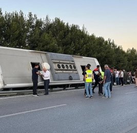 В Турции перевернулся автобус: много пострадавших