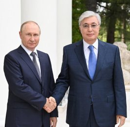 Путин и Токаев проводят переговоры в Астане