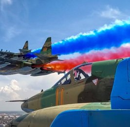 Небо Астаны окрасили в цвета российского флага