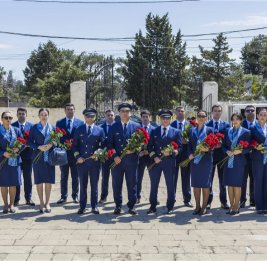 Коллектив AZAL посетил могилу национального героя Азербайджана Хокумы Алиевой