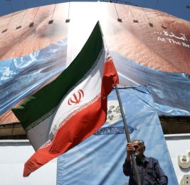 
Reuters: США нанесли удары по иранским военным объектам, Тегеран ответил атакой авиабазы
