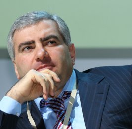 Карапетян получил право на выборы: суд Армении вернул ему паспорт