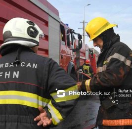 В Баку произошёл пожар в магазине