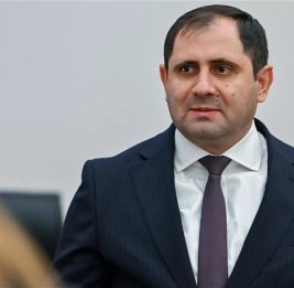 Министр обороны Армении пояснил, зачем понадобилось вручать повестки прибывающим на выборы гражданам