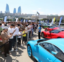 В Баку завершился Фестиваль классических и скоростных автомобилей