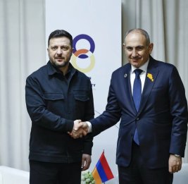 
Зеленский поздравляет Пашиняна: Это испытание для Европы