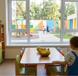 В казахстанском детсаду детям раздали фрукты ради фото и забрали назад