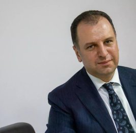Экс-министр обороны Армении заочно арестован и объявлен в розыск