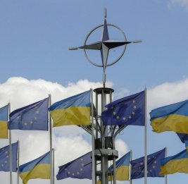 
&laquo;Чтобы горела еще сильнее&raquo;: Киев попросит у НАТО $20 млрд