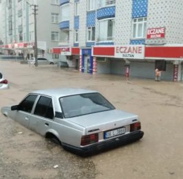 
В ряде провинций Турции произошли наводнения и сели