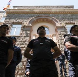 
ЦИК Армении скоро объявит итоги выборов: оппозиция обратилась к своим сторонникам