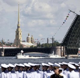 
&laquo;Не до того сейчас&raquo;. В Петербурге снова отменили военно-морской парад