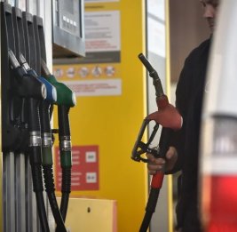 
В России разрешили продавать бензин низшего качества