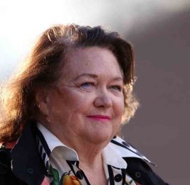 Одна из богатейших женщин мира помогла Маску стать триллионером