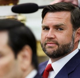 Вэнс: &laquo;Все козыри у США&raquo; в переговорах с Ираном