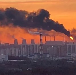 
Атаки беспилотников ВСУ на Кубань и Москву: горят нефтебаза и НПЗ