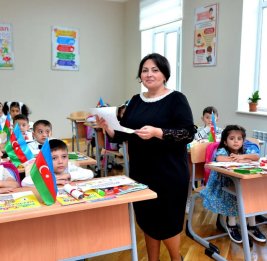 
В Азербайджане хотят закрепить законом дресс-код для школ