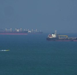
Иран возобновил экспорт нефти через Ормуз
