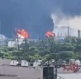 Крупнейшая с начала войны атака на Москву: горит НПЗ, закрыты аэропорты...