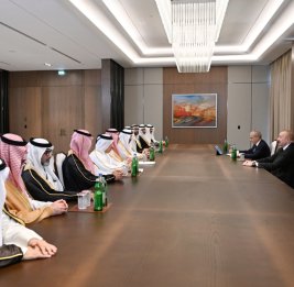 
Президент Ильхам Алиев принял делегацию в составе руководителей структур-членов Арабской координационной группы